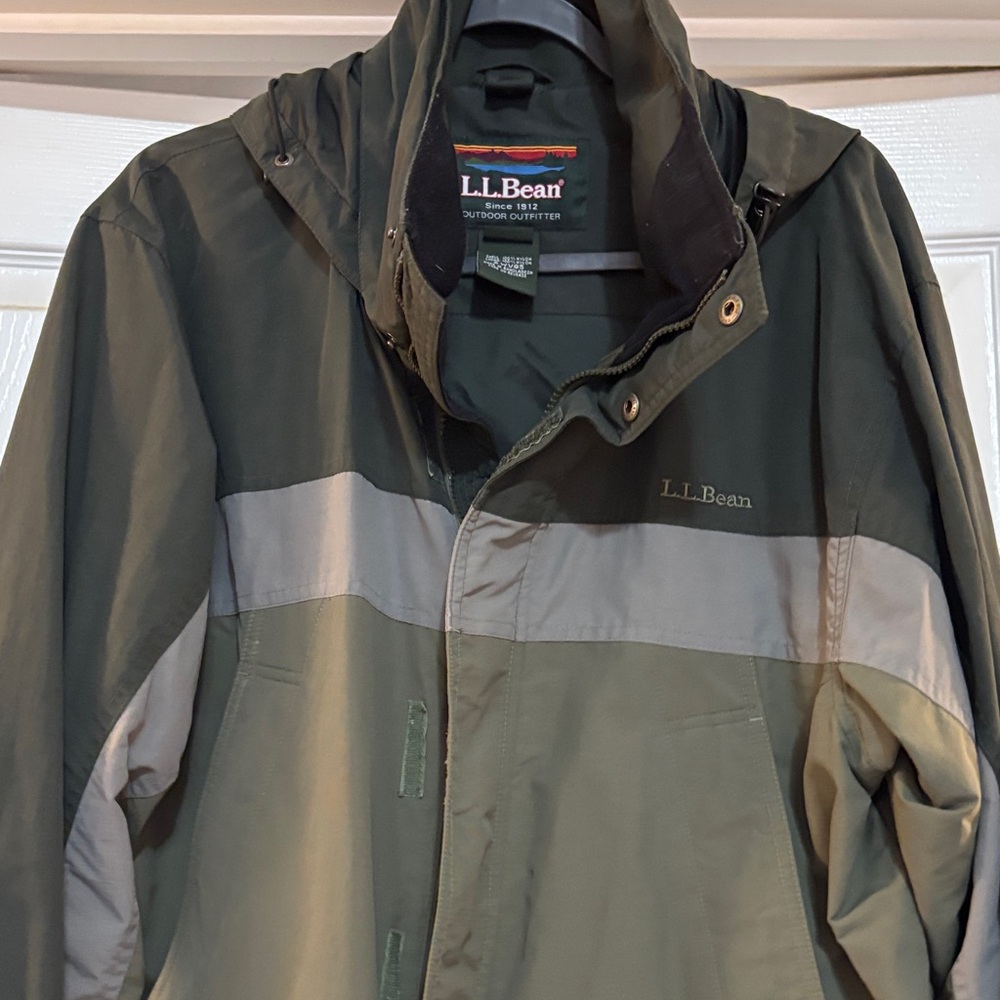 L.L. Bean Men's Olive and Charcoal Raincoat - Picture 5 of 11